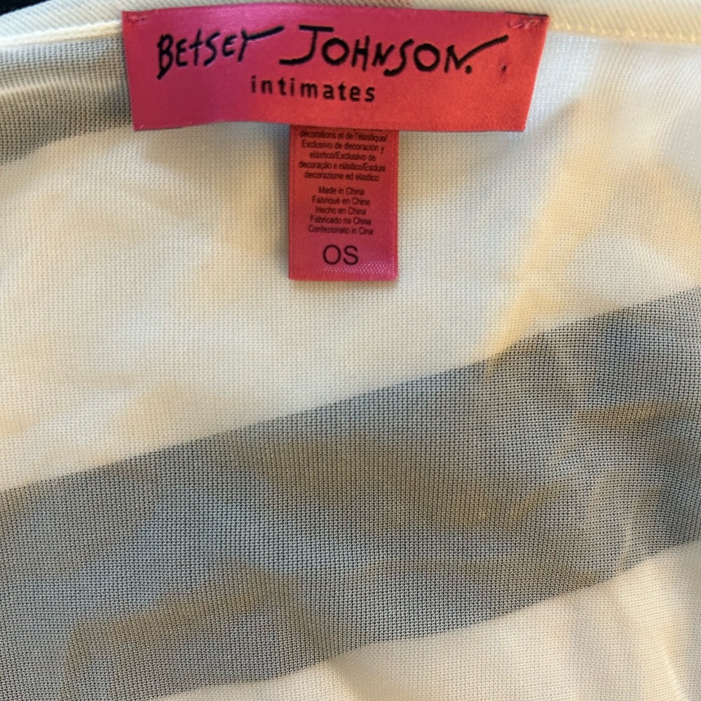 Betsy Johnson Intimates Sheer Ruffled Robe - Picture 11 of 11